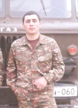 Հովսեփ Խաչատրյանը զորամասում