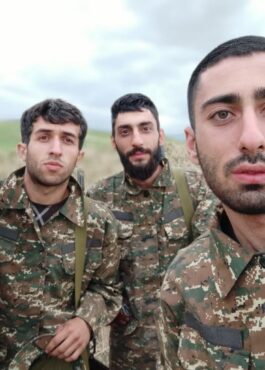 Սարգիս Ավետիսյանը մարտական ընկերների հետ